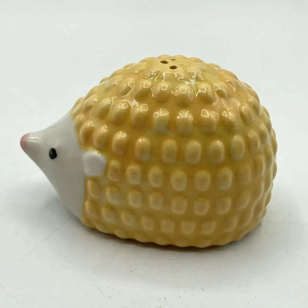 2 Pier 1 Imports Ceramic Hedgehog Salt & Pepper Shakers Set Woodland Kitsch NEW